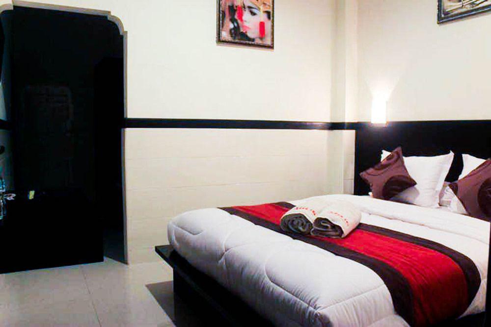 Antara Sunset Road Hotel Kuta  Exterior photo