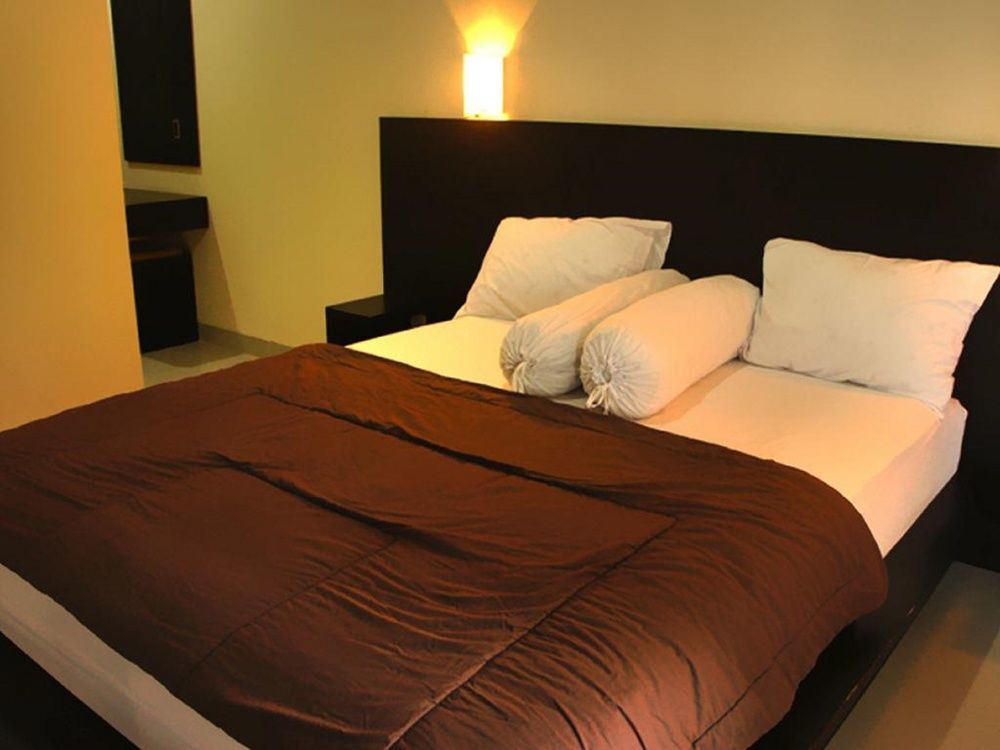 Antara Sunset Road Hotel Kuta  Exterior photo