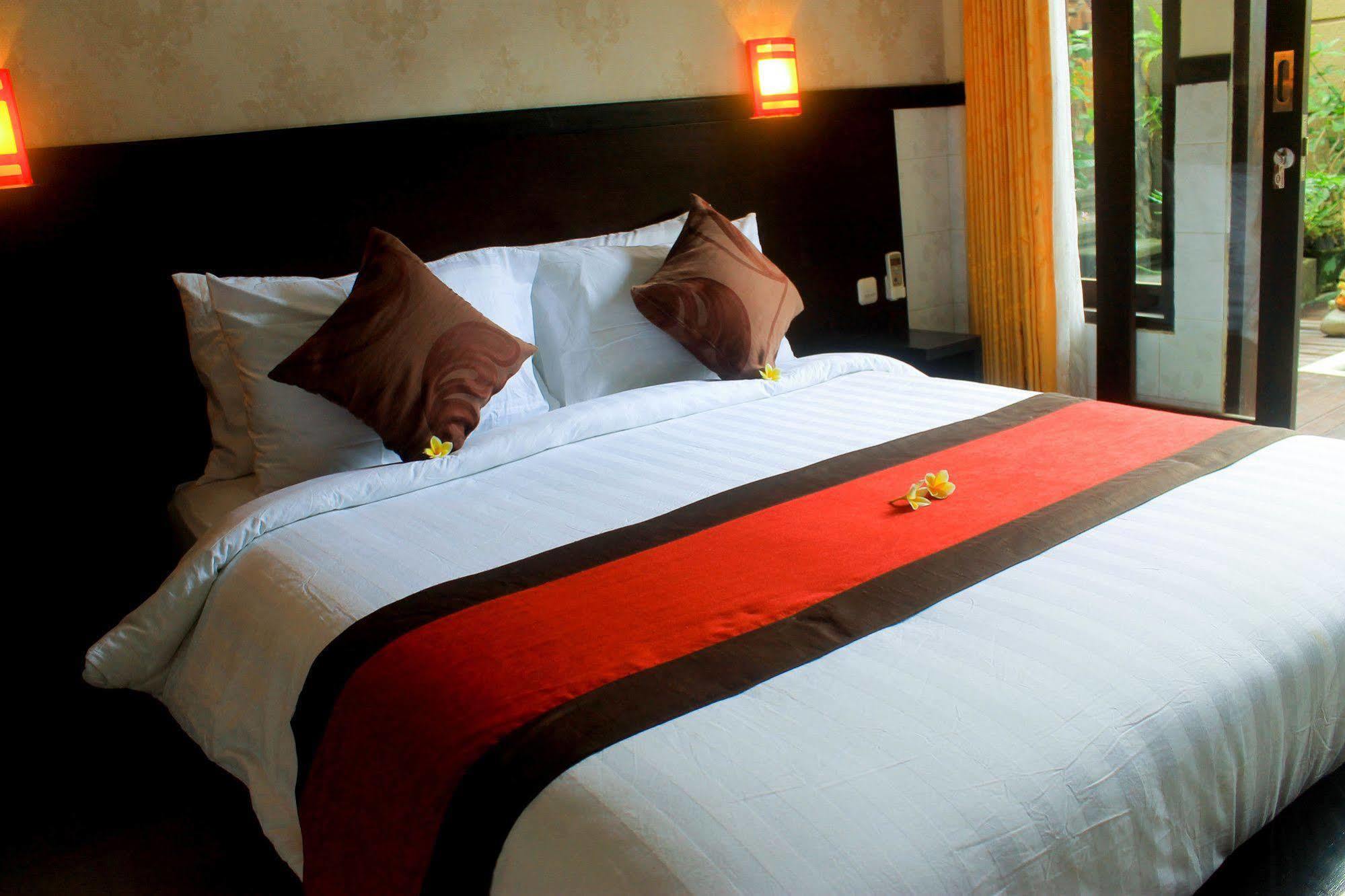 Antara Sunset Road Hotel Kuta  Exterior photo