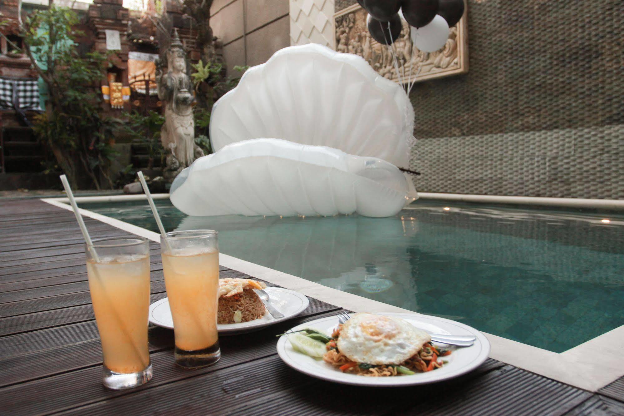 Antara Sunset Road Hotel Kuta  Exterior photo